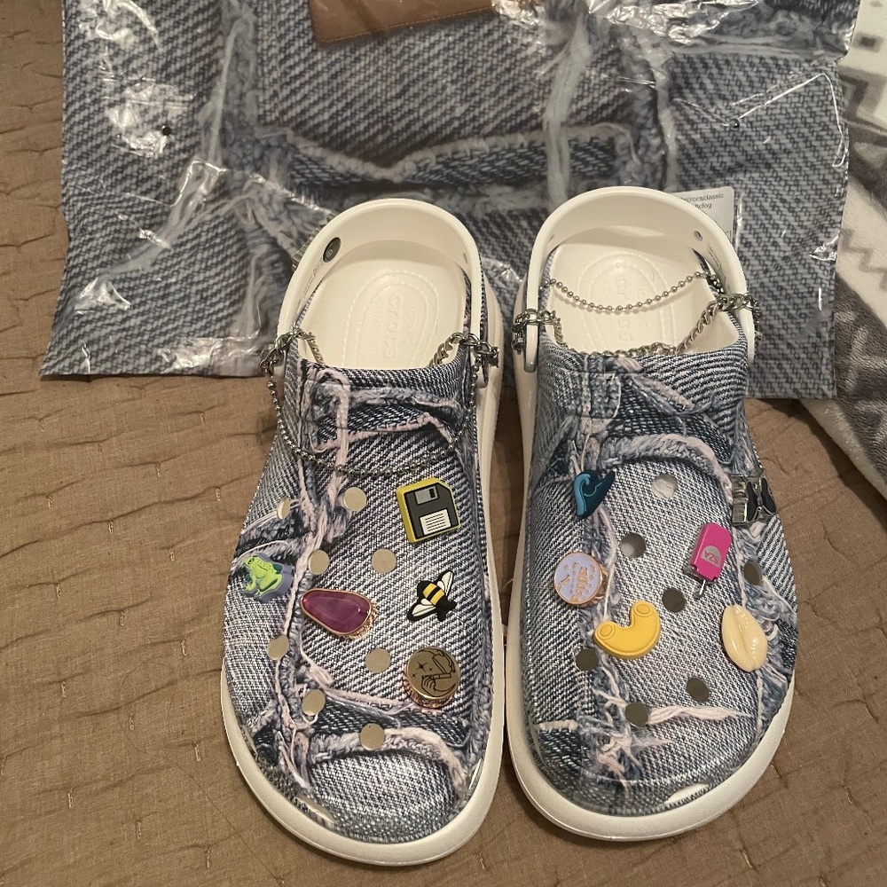 Sza Crocs